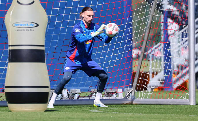 RB Leipzig Training Bundesliga Leipzig, 07 04 2026, Training Center Cottaweg, Soccer Bundesliga , RB Leipzig Training , In the picture goalkeeper Maarten Vandevoordt 26, RB Leipzig , Picture Point