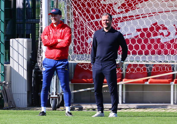 RB Leipzig Training Bundesliga Leipzig, 07 04 2026, Trainingszentrum Cottaweg, Fußball Bundesliga , RB Leipzig Training , In the picture from l Trainer Ole Werner RB Leipzig and Marcel Schäfer Schaefer RB Leipzig, Managing Director Sport , Picture Point