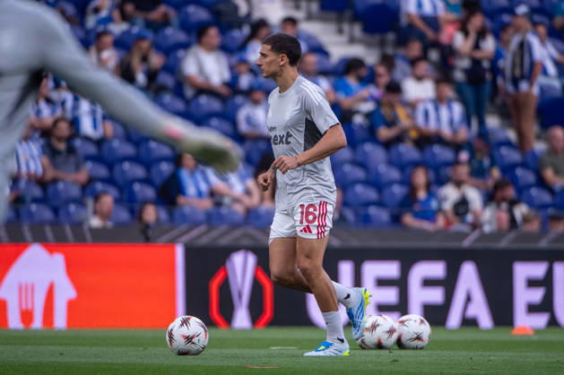 FC Porto v Nottingham Forest FC - UEFA Europa League 2025 26 Quarter-Final First Leg Nicolas Dominguez of Nottingham Forest is seen during the UEFA Europa League 2025 26 Quarter-Final Leg One match between FC Porto and Nottingham Forest FC at Estadio do Dragao in Porto, Portugal, on April 9, 2026. Porto Porto Portugal Copyright: xMiguelxLemosx originalFilename:lemos-fcportox260409_npcxc