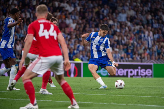 FC Porto v Nottingham Forest FC - UEFA Europa League 2025 26 Quarter-Final First Leg Gabri Veiga of FC Porto is seen in action during the UEFA Europa League 2025 26 Quarter-Final Leg One match between FC Porto and Nottingham Forest FC at Estadio do Dragao in Porto, Portugal, on April 9, 2026. Porto Porto Portugal Copyright: xMiguelxLemosx originalFilename:lemos-fcportox260409_npo9S