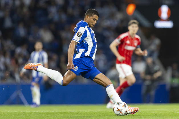 FC Porto v Nottingham Forest FC - UEFA Europa League 2025 26 Quarter-Final First Leg Thiago Silva plays in the UEFA Europa League 2025 26 quarter-finals first leg match between FC Porto and Nottingham Forest at the Estadio do Dragao in Porto, Portugal, on April 9, 2026. Braga Porto Portugal Copyright: xDiegoxMaranhaox originalFilename:maranhao-fcportov260409_npNw7