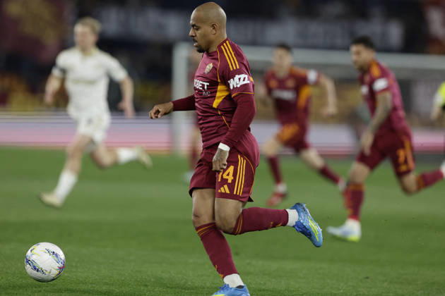 CALCIO - Serie A - AS Roma vs Pisa SC Roma s Dutch midfielder Donyell Malen scores against Pisa goal of 1-0 during the Serie A football match between AS Roma vs Pisa at the Olimpico Stadium in Rome, Italy on April 10, 2026. Rome Italy  Copyright: xIPAxSport ABACAx