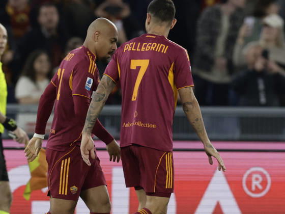CALCIO - Serie A - AS Roma vs Pisa SC Roma s Dutch midfielder Donyell Malen celebrates after scoring a goal during the Serie A football match between AS Roma vs Pisa at the Olimpico Stadium in Rome, Italy on April 10, 2026. Rome Italy Copyright: xIPAxSport ABACAx