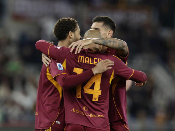 CALCIO - Serie A - AS Roma vs Pisa SC Roma s Dutch midfielder Donyell Malen celebrates after scoring a goal of 2-0 during the Serie A football match between AS Roma vs Pisa at the Olimpico Stadium in Rome, Italy on April 10, 2026. Rome Italy Copyright: xIPAxSport ABACAx
