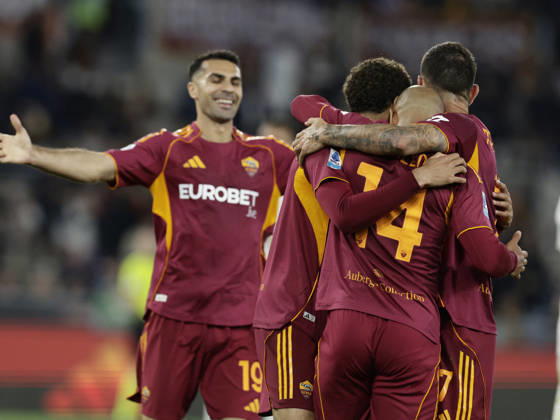 CALCIO - Serie A - AS Roma vs Pisa SC Roma s Dutch midfielder Donyell Malen celebrates after scoring a goal of 2-0 during the Serie A football match between AS Roma vs Pisa at the Olimpico Stadium in Rome, Italy on April 10, 2026. Rome Italy Copyright: xIPAxSport ABACAx