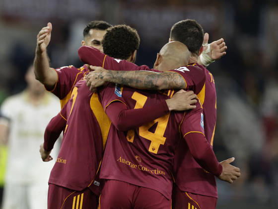 CALCIO - Serie A - AS Roma vs Pisa SC Roma s Dutch midfielder Donyell Malen celebrates after scoring a goal of 2-0 during the Serie A football match between AS Roma vs Pisa at the Olimpico Stadium in Rome, Italy on April 10, 2026. Rome Italy Copyright: xIPAxSport ABACAx