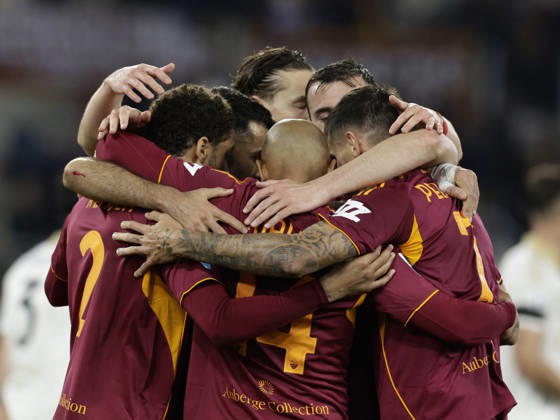 CALCIO - Serie A - AS Roma vs Pisa SC Roma s Dutch midfielder Donyell Malen celebrates after scoring a goal of 2-0 during the Serie A football match between AS Roma vs Pisa at the Olimpico Stadium in Rome, Italy on April 10, 2026. Rome Italy Copyright: xIPAxSport ABACAx