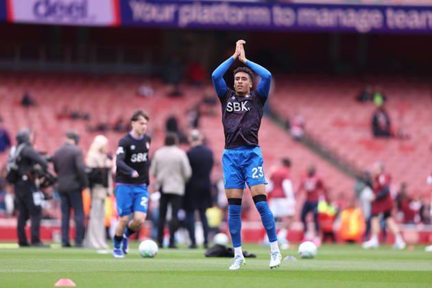 11th April 2026; Emirates Stadium, London, England; Premier League Football, Arsenal versus Bournemouth; James Hill of Bournemouth applauding the fans as he warms up ahead of kick-off KatiexChan