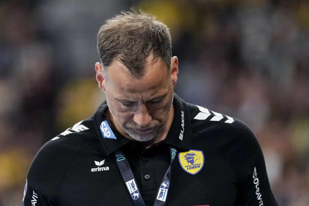 Maik Machulla coach, head coach, RNL , single picture, single photo, action, action, looking disappointed, disappointment, frustration, disappointed, pessimistic, 11 04 2026, Mannheim Germany , Handball, Bundesliga, Rhein Neckar Löwen SG Flensburg Handewitt xozx