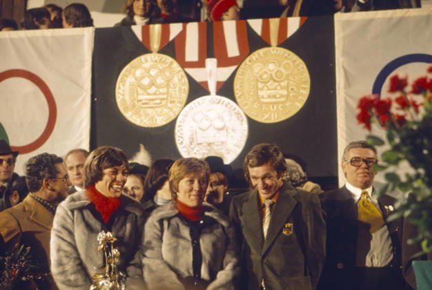 Olympic Winter Games in Innsbruck 1976 Rosi Mittermaier will at a Reception in Reit in Winkl celebrated Them is smiling with others Human Beings before a Wall decoration with Olympic Medals and Wrestling The Scene shows The Recognition their Benefits at the Olympic Winter Games 1976 Winkl Germany Copyright: xUnitedxArchivesx xSvenxSimonxSportx SVS_95020000278