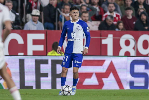 Sevilla FC v Atletico de Madrid - LaLiga EA Sports Thiago Almada of Atletico de Madrid controls the ball during the La Liga EA Sports match between Sevilla FC and Atletico de Madrid at Ramon Sanchez Pizjuan in Seville, Spain, on April 11, 2026. Seville Spain Copyright: xJosexLuisxContrerasx originalFilename:joseluiscontreras-sevillaf260411_npi3t