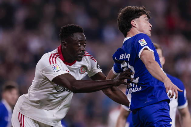 Sevilla FC v Atletico de Madrid - LaLiga EA Sports Akor Adams of Sevilla FC battles for the ball during the La Liga EA Sports match between Sevilla FC and Atletico de Madrid at Ramon Sanchez Pizjuan in Seville, Spain, on April 11, 2026. Seville Spain Copyright: xJosexLuisxContrerasx originalFilename:joseluiscontreras-sevillaf260411_npnTi