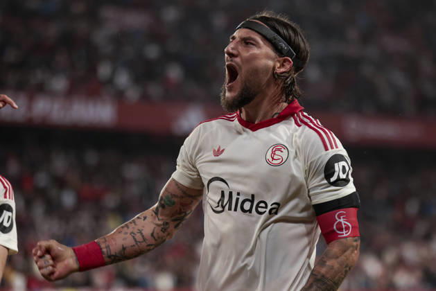 Sevilla FC v Atletico de Madrid - LaLiga EA Sports Nemanja Gudelj of Sevilla FC celebrates a goal during the La Liga EA Sports match between Sevilla FC and Atletico de Madrid at Ramon Sanchez Pizjuan in Seville, Spain, on April 11, 2026. Seville Spain Copyright: xJosexLuisxContrerasx originalFilename:joseluiscontreras-sevillaf260411_npy2r