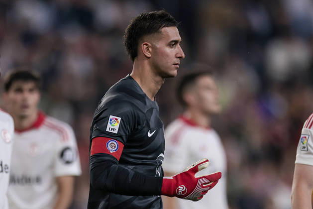 Sevilla FC v Atletico de Madrid - LaLiga EA Sports Juan Musso of Atletico de Madrid argues with the referee during the La Liga EA Sports match between Sevilla FC and Atletico de Madrid at Ramon Sanchez Pizjuan in Seville, Spain, on April 11, 2026. Seville Spain Copyright: xJosexLuisxContrerasx originalFilename:joseluiscontreras-sevillaf260411_np4gV