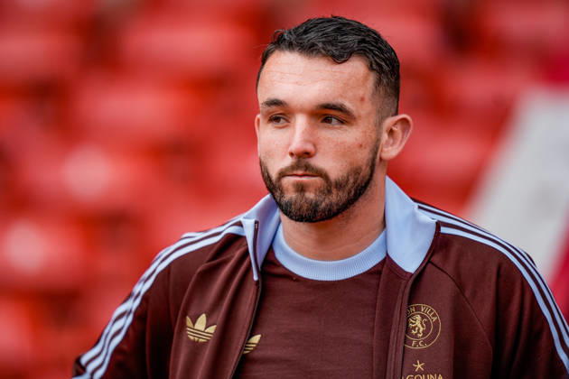 Premier League: Nottingham Forest v Aston Villa John McGinn of Aston Villa walks out to inspect the pitch during the Premier League match Nottingham Forest vs Aston Villa at City Ground, Nottingham, United Kingdom on 12 April 2026 (Photo by Maynard Manyowa News Images) Nottingham City Ground Nottinghamshire United Kingdom Copyright: xMaynardxManyowa NewsxImagesx