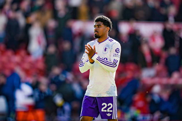 Premier League: Nottingham Forest v Aston Villa Ian Maatsen of Aston Villa applauds the fans after the final whistle during the Premier League match Nottingham Forest vs Aston Villa at City Ground, Nottingham, United Kingdom on 12 April 2026 (Photo by Maynard Manyowa News Images) Nottingham City Ground Nottinghamshire United Kingdom Copyright: xMaynardxManyowa NewsxImagesx