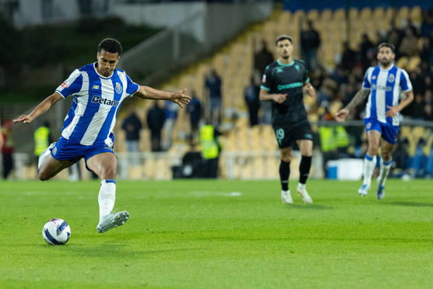April 12, 2026, Estoril, Oeiras, Portugal: Porto defender from Portugal ALBERTO COSTA (20) in action during the game of Matchday 29 of the Liga Portugal Betclic between Estoril and Porto at Estadio Antonio Coimbra da Mota Estoril Portugal - ZUMAs359 20260412_zsp_s359_104 Copyright: xAlexandrexdexSousax
