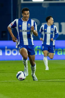 April 12, 2026, Estoril, Oeiras, Portugal: Porto defender from Portugal ALBERTO COSTA (20) in action during the game of Matchday 29 of the Liga Portugal Betclic between Estoril and Porto at Estadio Antonio Coimbra da Mota Estoril Portugal - ZUMAs359 20260412_zsp_s359_087 Copyright: xAlexandrexdexSousax