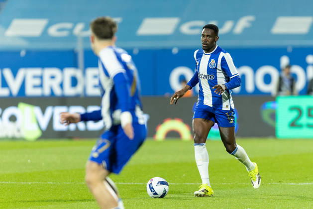 April 12, 2026, Estoril, Oeiras, Portugal: Porto defender from Nigeria ZAIDU SANUSI (12) in action during the game of Matchday 29 of the Liga Portugal Betclic between Estoril and Porto at Estadio Antonio Coimbra da Mota Estoril Portugal - ZUMAs359 20260412_zsp_s359_040 Copyright: xAlexandrexdexSousax