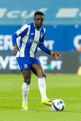April 12, 2026, Estoril, Oeiras, Portugal: Porto defender from Nigeria ZAIDU SANUSI (12) in action during the game of Matchday 29 of the Liga Portugal Betclic between Estoril and Porto at Estadio Antonio Coimbra da Mota Estoril Portugal - ZUMAs359 20260412_zsp_s359_041 Copyright: xAlexandrexdexSousax