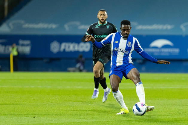 April 12, 2026, Estoril, Oeiras, Portugal: Porto defender from Nigeria ZAIDU SANUSI (12) in action during the game of Matchday 29 of the Liga Portugal Betclic between Estoril and Porto at Estadio Antonio Coimbra da Mota Estoril Portugal - ZUMAs359 20260412_zsp_s359_055 Copyright: xAlexandrexdexSousax