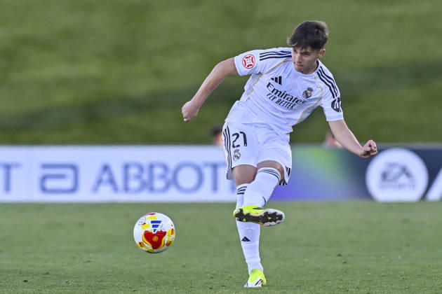 April 14, 2026, Madrid, Madrid, Spain: DIEGO AGUADO of Real Madrid Castilla CF pases the ball during the Primera FederacioÂ³n Group 1 soccer match between Real Madrid Castilla and Ourense CF, played at the Alfredo Di Stefano Stadium on April 14, 2026, in Valdebebas, Madrid, Spain. Madrid Spain - ZUMAc312 20260414_zsp_c312_216 Copyright: xOscarxManuelxSanchezx