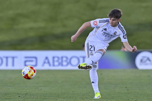 April 14, 2026, Madrid, Madrid, Spain: DIEGO AGUADO of Real Madrid Castilla CF pases the ball during the Primera FederacioÂ³n Group 1 soccer match between Real Madrid Castilla and Ourense CF, played at the Alfredo Di Stefano Stadium on April 14, 2026, in Valdebebas, Madrid, Spain. Madrid Spain - ZUMAc312 20260414_zsp_c312_225 Copyright: xOscarxManuelxSanchezx