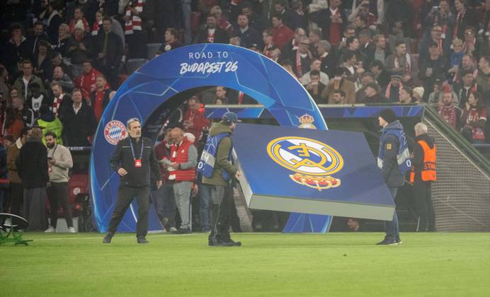 Soccer, Men, 2025 2026 season, Champions League quarter-final, second leg , FC Bayern Munich Real Madrid 4 3 , Road to Budapest and Madrid logo, 15 04 2026, Copyright: xMatthiasxKochx