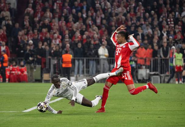 Soccer, Men, 2025 2026 season, Champions League quarter-final, second leg , FC Bayern Munich Real Madrid 4 3 , v l Ferland Mendy Real Madrid , Michael Olise Bayern Munich , 15 04 2026, Copyright: xMatthiasxKochx