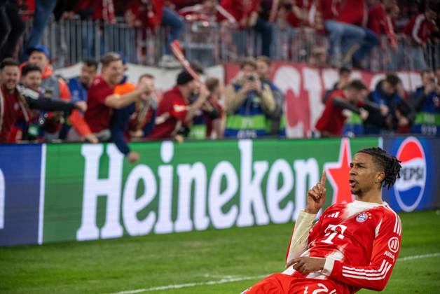 Soccer, Men, 2025 2026 season, Champions League quarter-final, second leg , FC Bayern Munich Real Madrid 4 3 , Michael Olise Bayern Munich , Cheering after scoring 4 3, 15 04 2026, Copyright: xMatthiasxKochx