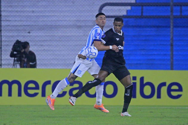 RECORD DATE NOT STATED 15th April 2026; Presidente Peron Stadium, Buenos Aires, Argentina; Copa Sudamericana Football Racing versus Botafogo; Ignacio Rodriguez of Racing battles for possession with Junior Santos of Botafogo PoolxPelaezxBurga DiaEsportivo