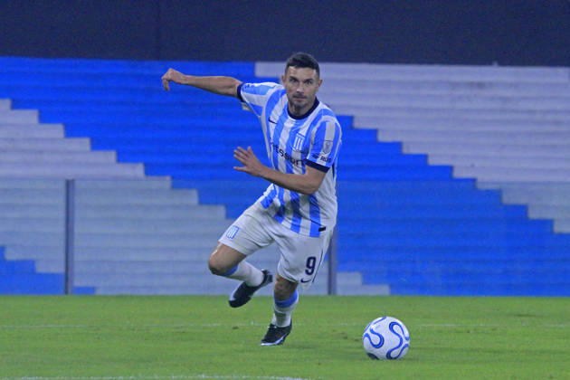 RECORD DATE NOT STATED 15th April 2026; Presidente Peron Stadium, Buenos Aires, Argentina; Copa Sudamericana Football Racing versus Botafogo; Adrian Martinez of Racing runs with the ball PoolxPelaezxBurga DiaEsportivo
