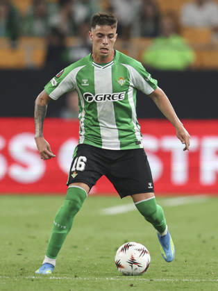 ESP: Real Betis-SC Braga. UEFA Europa League. Quarter-Finals, second Leg. Valentin Gomez of Real Betis during the UEFA Europa League match, Quarter-Finals, second leg between Real Betis and SC Braga. Olimpico de la Cartuja Stadium on April 17, 2026 in Sevilla, Spain. kpng Copyright: xAntonioxPozox xPRESSINPHOTOx AP_260417_BET_BRA_2526_172
