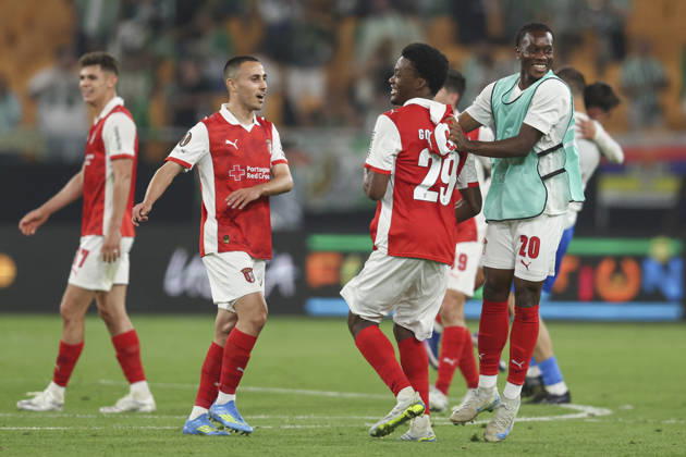 ESP: Real Betis-SC Braga. UEFA Europa League. Quarter-Finals, second Leg. Jean-Baptiste Gorby, Mario Dorgeles and Leonardo Lelo of SC Braga during the UEFA Europa League match, Quarter-Finals, second leg between Real Betis and SC Braga. Olimpico de la Cartuja Stadium on April 17, 2026 in Sevilla, Spain. kpng Copyright: xAntonioxPozox xPRESSINPHOTOx AP_260417_BET_BRA_2526_198