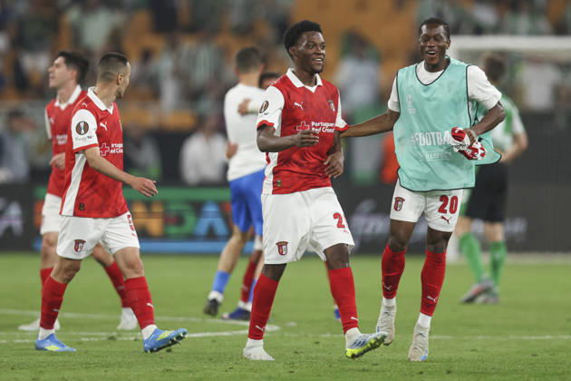 ESP: Real Betis-SC Braga. UEFA Europa League. Quarter-Finals, second Leg. Jean-Baptiste Gorby and Mario Dorgeles of SC Braga during the UEFA Europa League match, Quarter-Finals, second leg between Real Betis and SC Braga. Olimpico de la Cartuja Stadium on April 17, 2026 in Sevilla, Spain. kpng Copyright: xAntonioxPozox xPRESSINPHOTOx AP_260417_BET_BRA_2526_199
