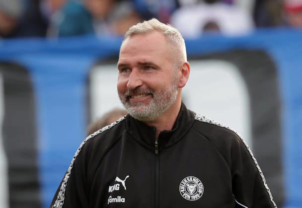 Coach Tim Walter Holstein Kiel Football, Men, Season 2025 2026, 2 BL, Holstein Stadion, Holstein Kiel vs 1 FC Kaiserslautern, 3 0 DFL REGULATIONS PROHIBIT ANY USE OF PHOTOGRAPHS AS IMAGE SEQUENCES AND OR QUASI VIDEO