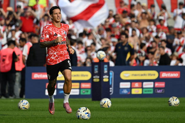 Torneo Apertura Mercado Libre 2026 match between River Plate and Boca Juniors BUENOS AIRES, ARGENTINA - APRIL 19: Sebastian Driussi of River Plate warm up previous a Torneo Apertura Mercado Libre 2026 match between River Plate and Boca Juniors at Mas Monumental Antonio Vespucio Liberti Stadium on April 19, 2026 in Buenos Aires, Argentina. Buenos Aires Buenos Aires Buenos Aires Argentina Copyright: xIMAGOx xPhotoCero5x xLucianoxBisbalx