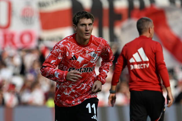 Torneo Apertura Mercado Libre 2026 match between River Plate and Boca Juniors BUENOS AIRES, ARGENTINA - APRIL 19: Facundo Colidio of River Plate warm up previous a Torneo Apertura Mercado Libre 2026 match between River Plate and Boca Juniors at Mas Monumental Antonio Vespucio Liberti Stadium on April 19, 2026 in Buenos Aires, Argentina. Buenos Aires Buenos Aires Buenos Aires Argentina Copyright: xIMAGOx xPhotoCero5x xLucianoxBisbalx
