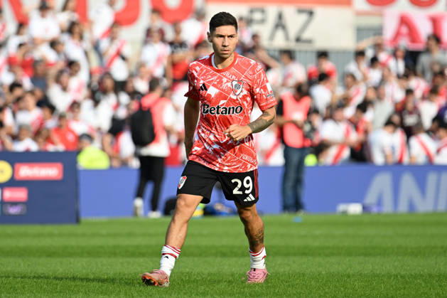 Torneo Apertura Mercado Libre 2026 match between River Plate and Boca Juniors BUENOS AIRES, ARGENTINA - APRIL 19: Gonzalo Montiel of River Plate warm up previous a Torneo Apertura Mercado Libre 2026 match between River Plate and Boca Juniors at Mas Monumental Antonio Vespucio Liberti Stadium on April 19, 2026 in Buenos Aires, Argentina. Buenos Aires Buenos Aires Buenos Aires Argentina Copyright: xIMAGOx xPhotoCero5x xLucianoxBisbalx