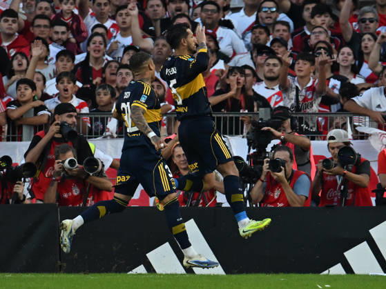 Torneo Apertura Mercado Libre 2026 match between River Plate and Boca Juniors BUENOS AIRES, ARGENTINA - APRIL 19: Leandro Paredes of Boca Juniors celebrate after scoring his team first goal during a Torneo Apertura Mercado Libre 2026 match between River Plate and Boca Juniors at Mas Monumental Antonio Vespucio Liberti Stadium on April 19, 2026 in Buenos Aires, Argentina. Buenos Aires Buenos Aires Buenos Aires Argentina Copyright: xIMAGOx xPhotoCero5x xLucianoxBisbalx