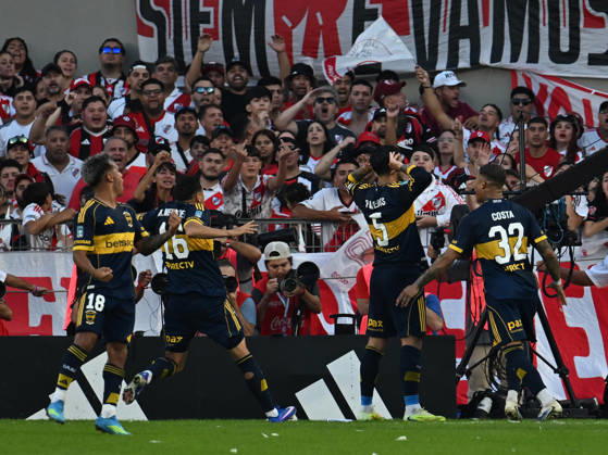 Torneo Apertura Mercado Libre 2026 match between River Plate and Boca Juniors BUENOS AIRES, ARGENTINA - APRIL 19: Leandro Paredes of Boca Juniors celebrate after scoring his team first goal during a Torneo Apertura Mercado Libre 2026 match between River Plate and Boca Juniors at Mas Monumental Antonio Vespucio Liberti Stadium on April 19, 2026 in Buenos Aires, Argentina. Buenos Aires Buenos Aires Buenos Aires Argentina Copyright: xIMAGOx xPhotoCero5x xLucianoxBisbalx