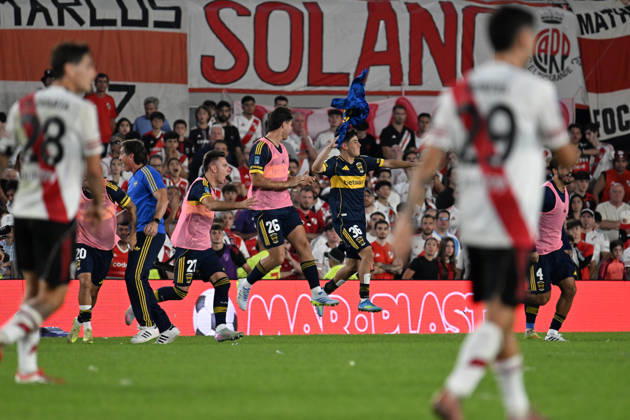 Torneo Apertura Mercado Libre 2026 match between River Plate and Boca Juniors BUENOS AIRES, ARGENTINA - APRIL 19: players of Boca Juniors celebrate after scoring his team first goal during a Torneo Apertura Mercado Libre 2026 match between River Plate and Boca Juniors at Mas Monumental Antonio Vespucio Liberti Stadium on April 19, 2026 in Buenos Aires, Argentina. Buenos Aires Buenos Aires Buenos Aires Argentina Copyright: xIMAGOx xPhotoCero5x xLucianoxBisbalx