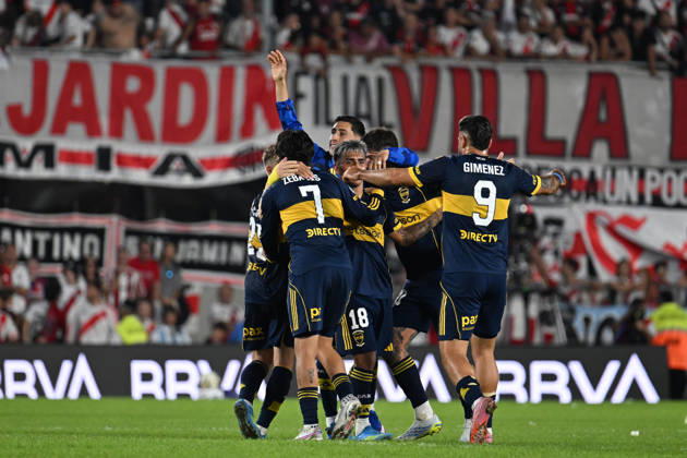 Torneo Apertura Mercado Libre 2026 match between River Plate and Boca Juniors BUENOS AIRES, ARGENTINA - APRIL 19: players of Boca Juniors celebrate after scoring his team first goal during a Torneo Apertura Mercado Libre 2026 match between River Plate and Boca Juniors at Mas Monumental Antonio Vespucio Liberti Stadium on April 19, 2026 in Buenos Aires, Argentina. Buenos Aires Buenos Aires Buenos Aires Argentina Copyright: xIMAGOx xPhotoCero5x xLucianoxBisbalx