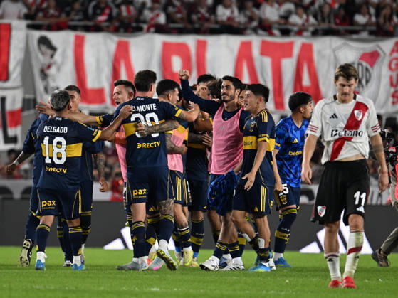 Torneo Apertura Mercado Libre 2026 match between River Plate and Boca Juniors BUENOS AIRES, ARGENTINA - APRIL 19: players of Boca Juniors celebrate after scoring his team first goal during a Torneo Apertura Mercado Libre 2026 match between River Plate and Boca Juniors at Mas Monumental Antonio Vespucio Liberti Stadium on April 19, 2026 in Buenos Aires, Argentina. Buenos Aires Buenos Aires Buenos Aires Argentina Copyright: xIMAGOx xPhotoCero5x xLucianoxBisbalx