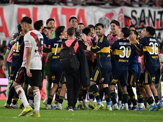 Torneo Apertura Mercado Libre 2026 match between River Plate and Boca Juniors BUENOS AIRES, ARGENTINA - APRIL 19: players of Boca Juniors celebrate after scoring his team first goal during a Torneo Apertura Mercado Libre 2026 match between River Plate and Boca Juniors at Mas Monumental Antonio Vespucio Liberti Stadium on April 19, 2026 in Buenos Aires, Argentina. Buenos Aires Buenos Aires Buenos Aires Argentina Copyright: xIMAGOx xPhotoCero5x xLucianoxBisbalx