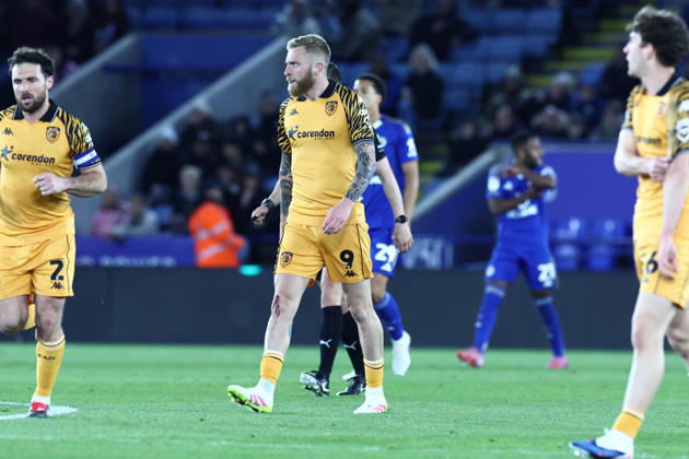 Leicester City v Hull City, EFL Sky Bet Championship GOAL 2-2 goalscorer Hull City forward Oliver McBurnie (9) during the EFL Sky Bet Championship match between Leicester City and Hull City at the King Power Stadium, Leicester, UK on 21 April 2026. Leicester King Power Stadium Leicestershire UK Editorial use only DataCo restrictions apply See www.football-dataco.com , Copyright: xJohnxMallettx PSI-24111-0064
