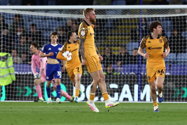 Leicester City v Hull City, EFL Sky Bet Championship GOAL 2-2 Hull City forward Oliver McBurnie (9) celebrates equaising during the EFL Sky Bet Championship match between Leicester City and Hull City at the King Power Stadium, Leicester, UK on 21 April 2026. Leicester King Power Stadium Leicestershire UK Editorial use only DataCo restrictions apply See www.football-dataco.com , Copyright: xJohnxMallettx PSI-24111-0065