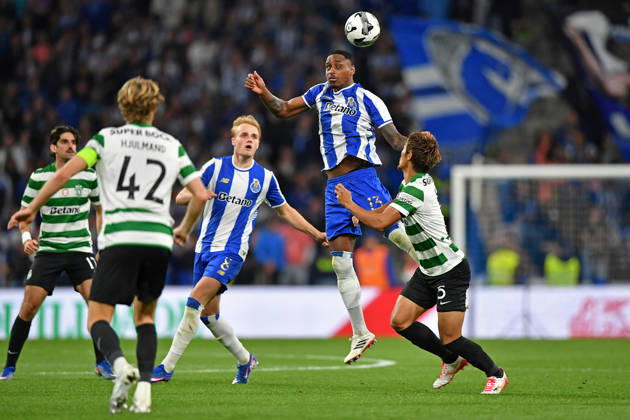 22nd April 2026; Dragao Stadium, Porto, Portugal; Taca de Portugal, FC Porto versus Sporting Lisboa; Pablo Rosario of FC Porto battles for possession ball with Hidemasa Morita of Sporting Lisboa DanielxCastro DiaEsportivo