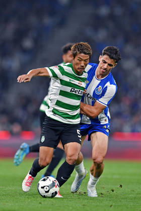 22nd April 2026; Dragao Stadium, Porto, Portugal; Taca de Portugal, FC Porto versus Sporting Lisboa; Gabri Veiga of FC Porto battles for possession ball with Hidemasa Morita of Sporting Lisboa DanielxCastro DiaEsportivo