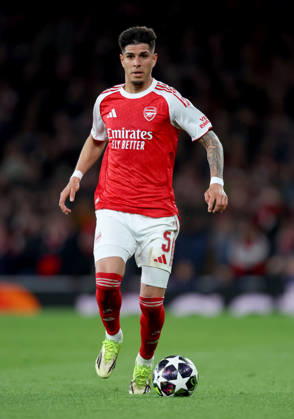 Arsenal FC v Sporting Clube de Portugal - UEFA Champions League 2025 26 Quarter-Final Second Leg Piero Hincapie of Arsenal on the ball during the UEFA Champions League 2025 26 Quarter-Final Second Leg match between Arsenal FC and Sporting Clube de Portugal at Arsenal Stadium on April 15, 2026 in London, England. WARNING! This Photograph May Only Be Used For Newspaper And Or Magazine Editorial Purposes. May Not Be Used For Publications Involving 1 player, 1 Club Or 1 Competition Without Written Authorisation From Football DataCo Ltd. For Any Queries, Please Contact Football DataCo Ltd on +44 (0) 207 864 9121 London Arsenal Stadium England United Kingdom Copyright: xAllstarxPicturexLibraryxLtdx